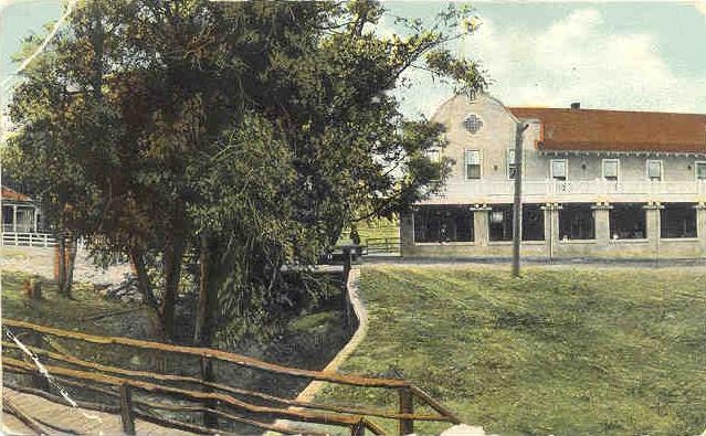 The westernmost end of the Dakota Hotel